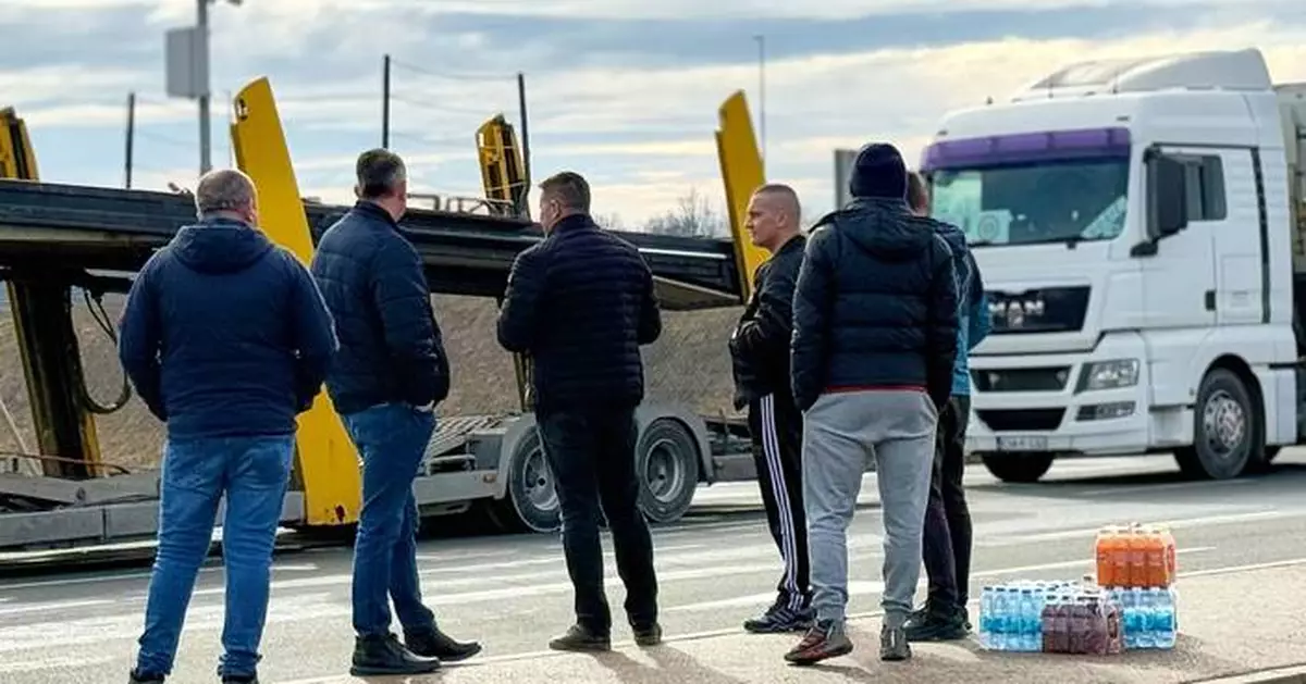 Balkan truck drivers block cargo border crossing in protest of EU entry rules