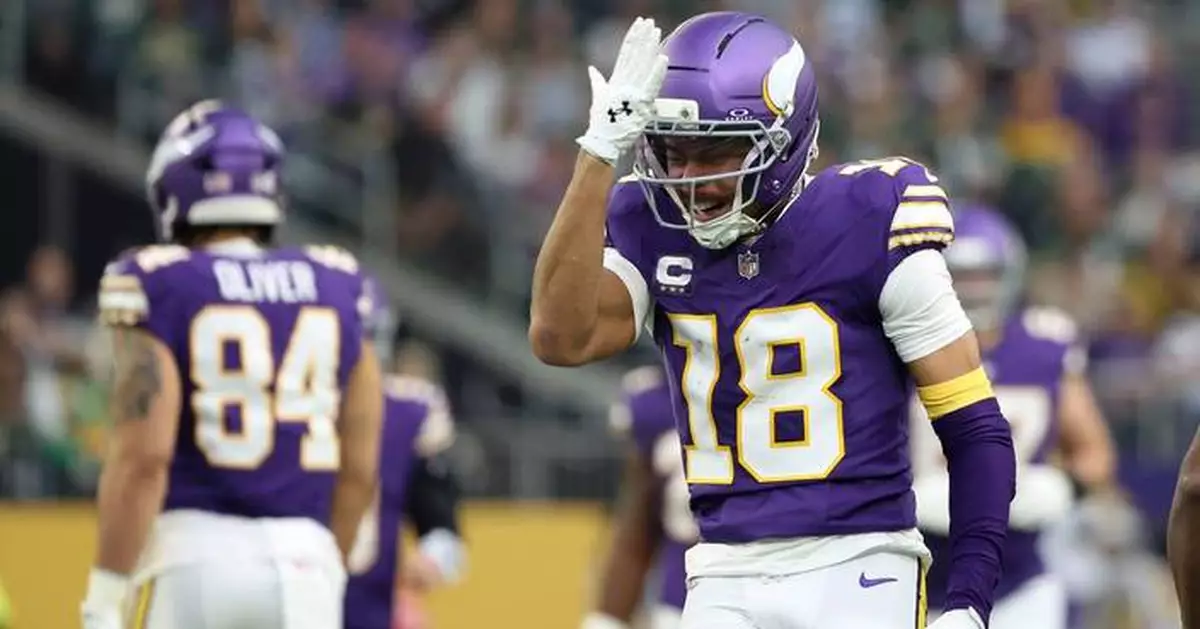 Vikings get Justin Jefferson past the 1,000-yard mark in the final game of a trying season