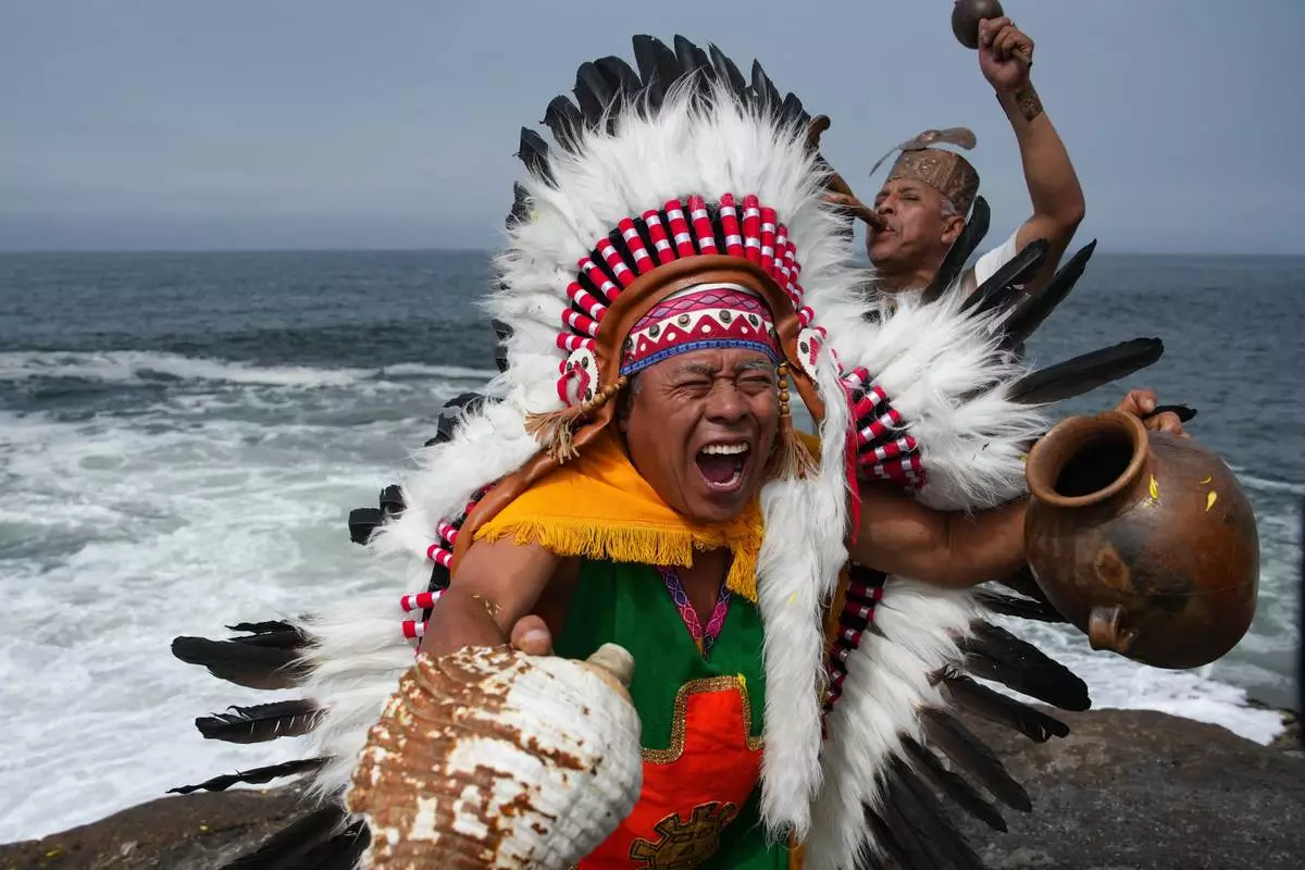 FILE - Shamans perform an annual ritual to predict political and social issues for the new year in Lima, Peru, Dec. 29, 2025. (AP Photo/Guadalupe Pardo, File)