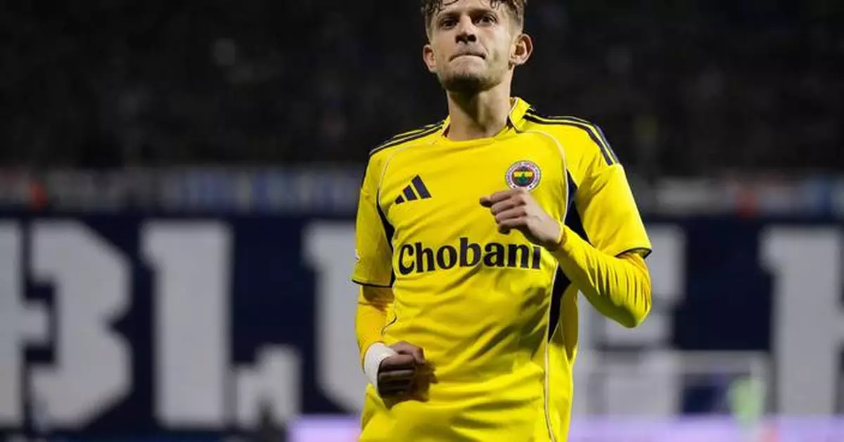 Marseille signs Netherlands midfielder Timber from Feyenoord. Rennes adds Szymanski from Fenerbahce