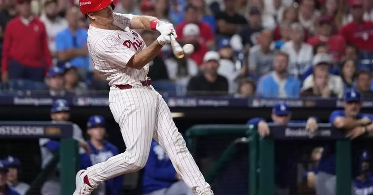 J.T. Realmuto agrees to $45 million, 3-year deal to stay with Phillies, AP source says