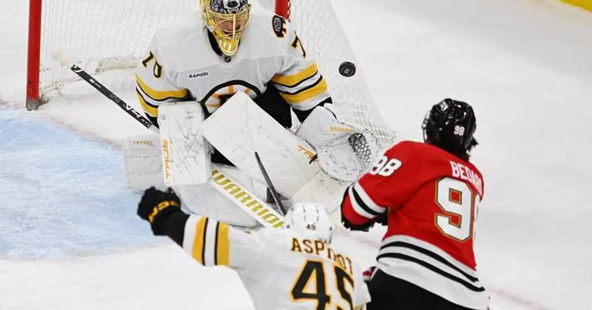 Bruins beat Blackhawks 5-2, extend winning streak to six games