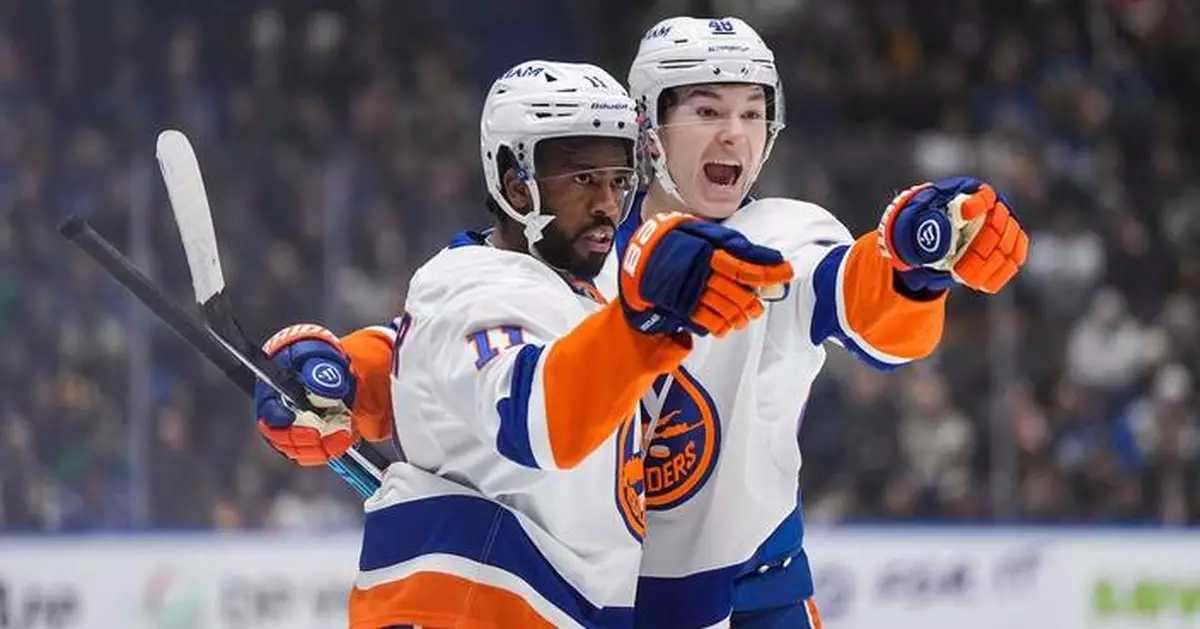 Duclair scores twice as Islanders win 4-3 to extend Canucks' losing streak to 11 games