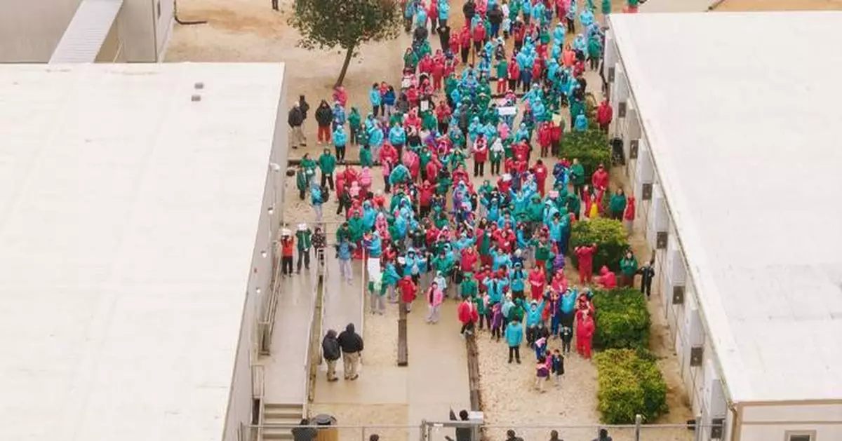 Immigrant families protest at Texas facility housing 5-year-old boy, father detained in Minnesota