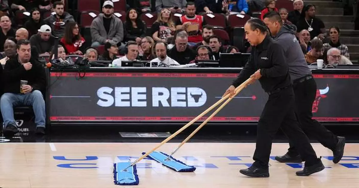 Heat-Bulls game at the United Center postponed due to condensation on the court