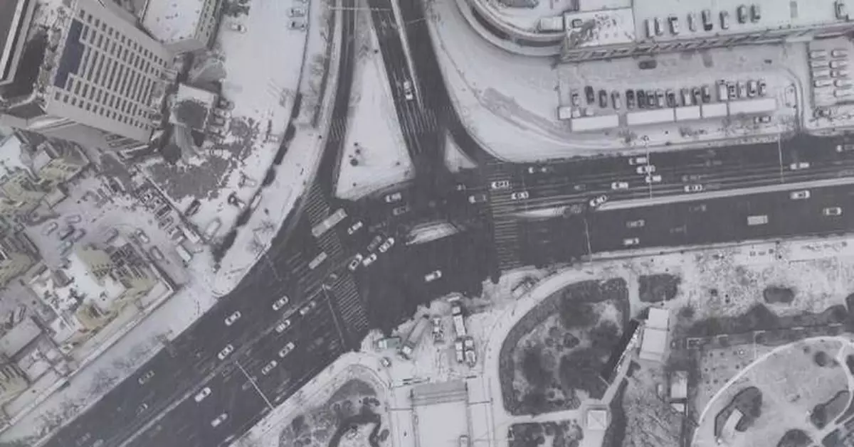 Cold wave brings heavy snow, widespread ice across China