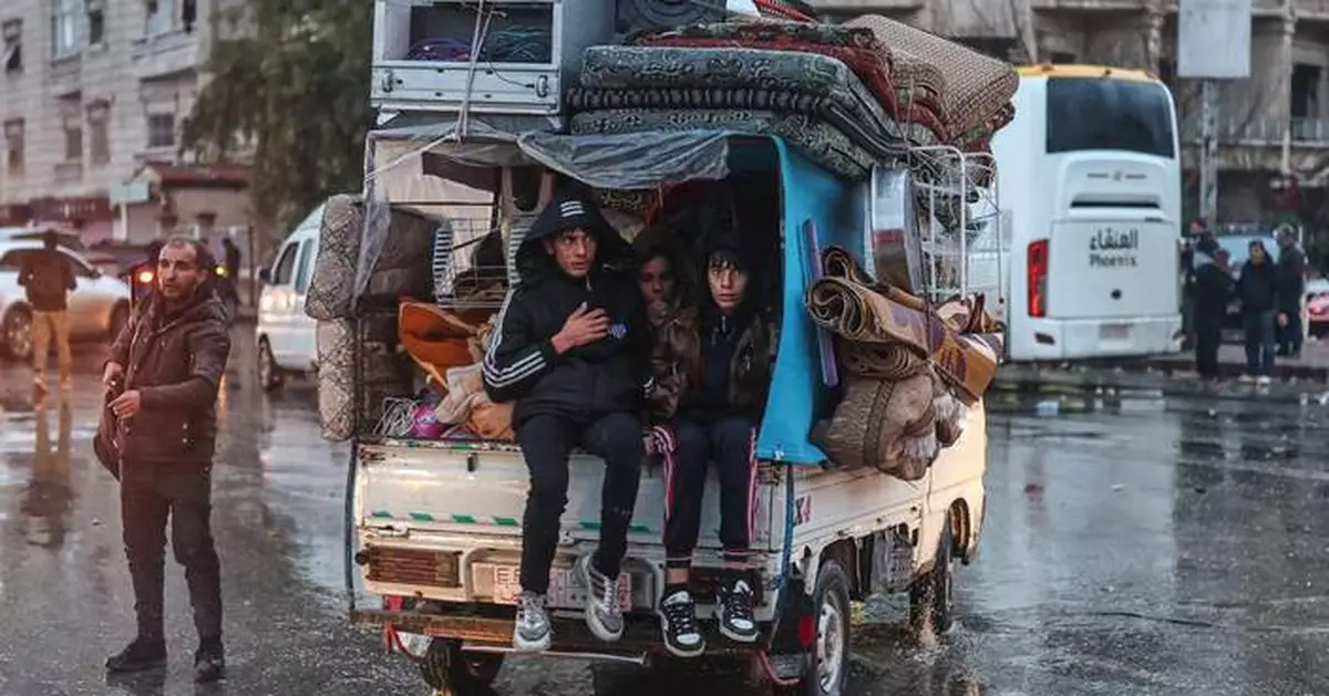 Photos of Syrians fleeing violence in Aleppo