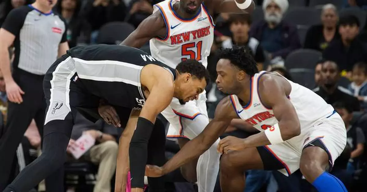 Spurs' Wembanyama doesn't expect to miss time after hyperextending knee in win over Knicks