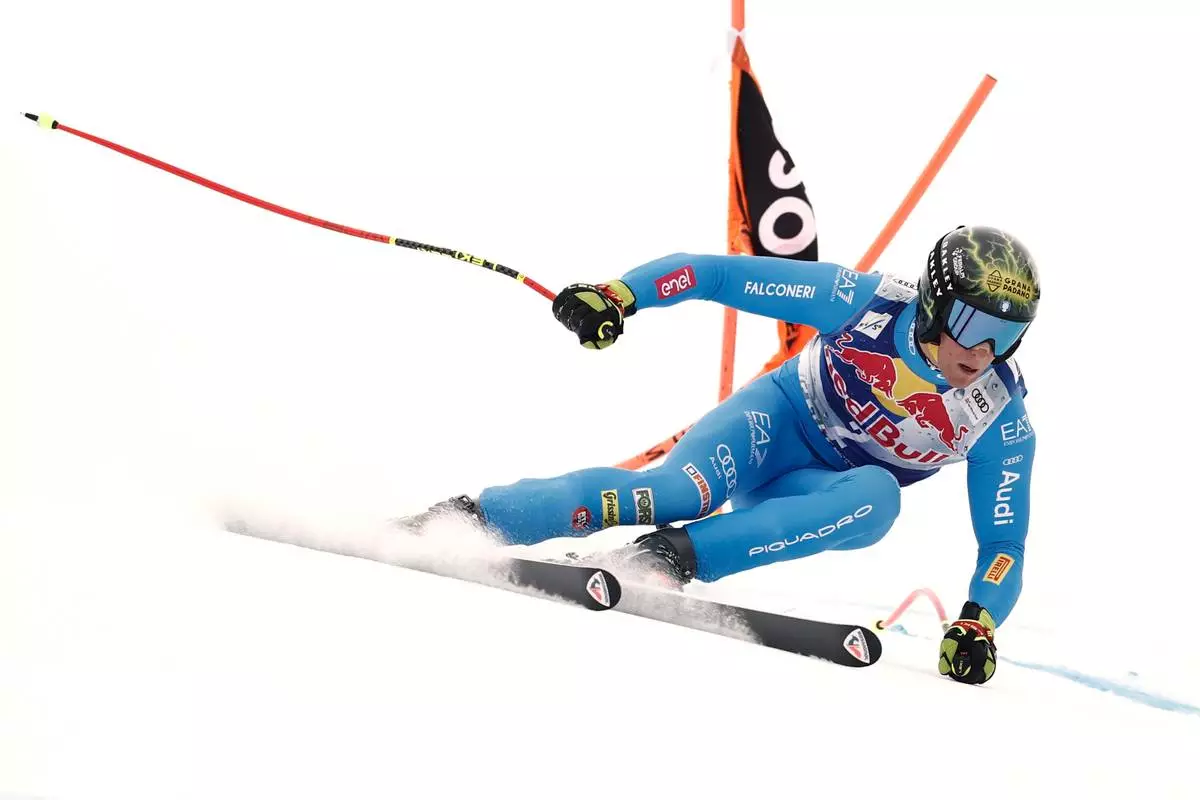 Italy's Giovanni Franzoni speeds down the course during a men's alpine ski World Cup downhill, in Kitzbuehel, Austria, Saturday, Jan. 24, 2026. (AP Photo/Gabriele Facciotti)