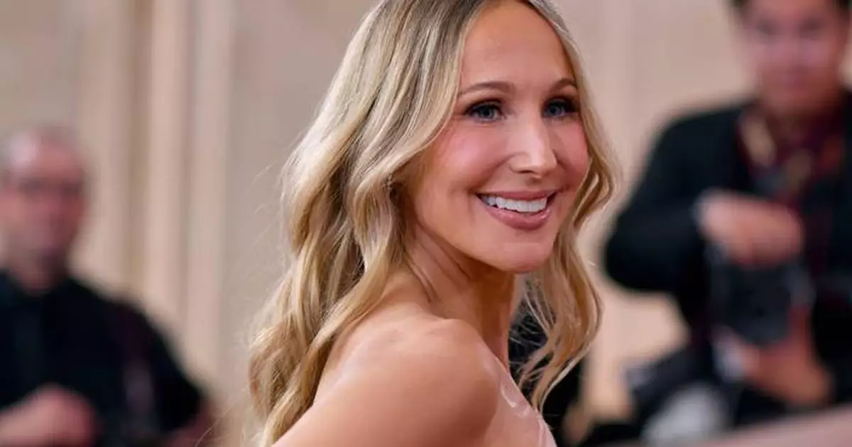 Nikki Glaser takes swings at CBS and Leo, goes gentle on Julia in Golden Globes monologue