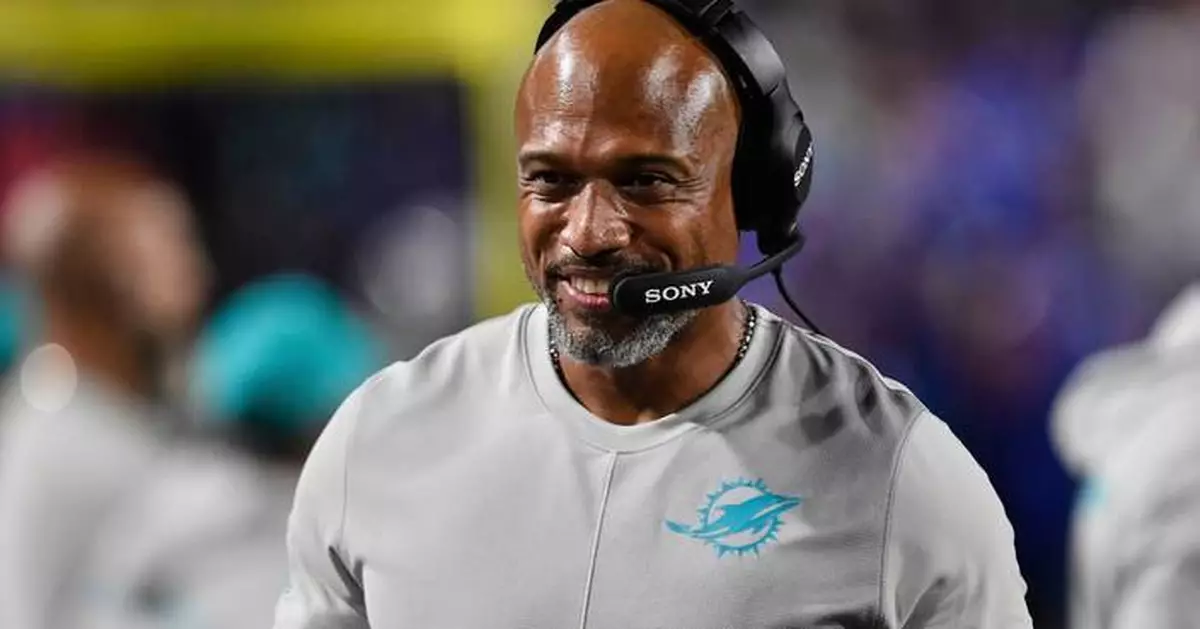 With Ryan in place, Falcons begin coach search by interviewing Dolphins' Weaver and Seahawks' Kubiak