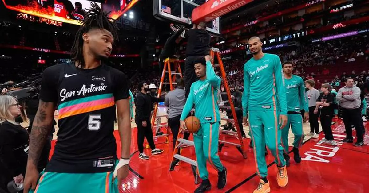 Start of Spurs-Rockets game delayed 22 minutes while a bent rim was replaced