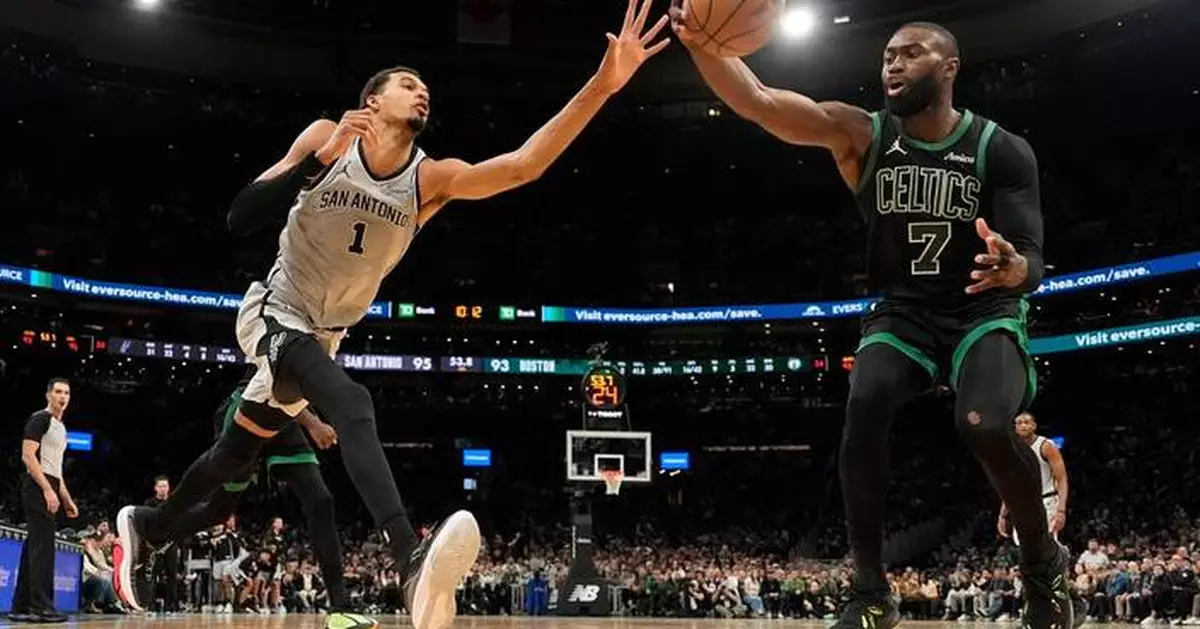 Wembanyama's late jumper seals Spurs' win over Celtics