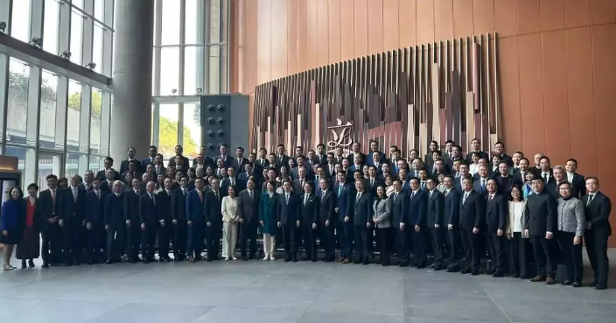 Members of the Eighth Term Legislative Council are Ready to Take Office