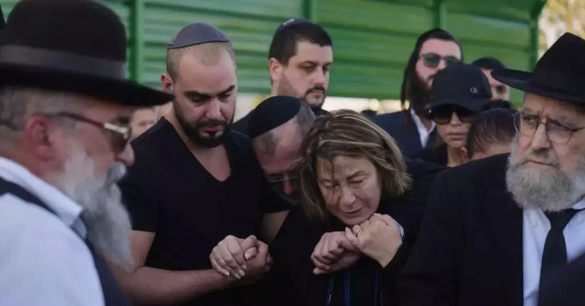 Rifle-toting police will patrol the 5th Ashes cricket test in Sydney following Bondi shootings