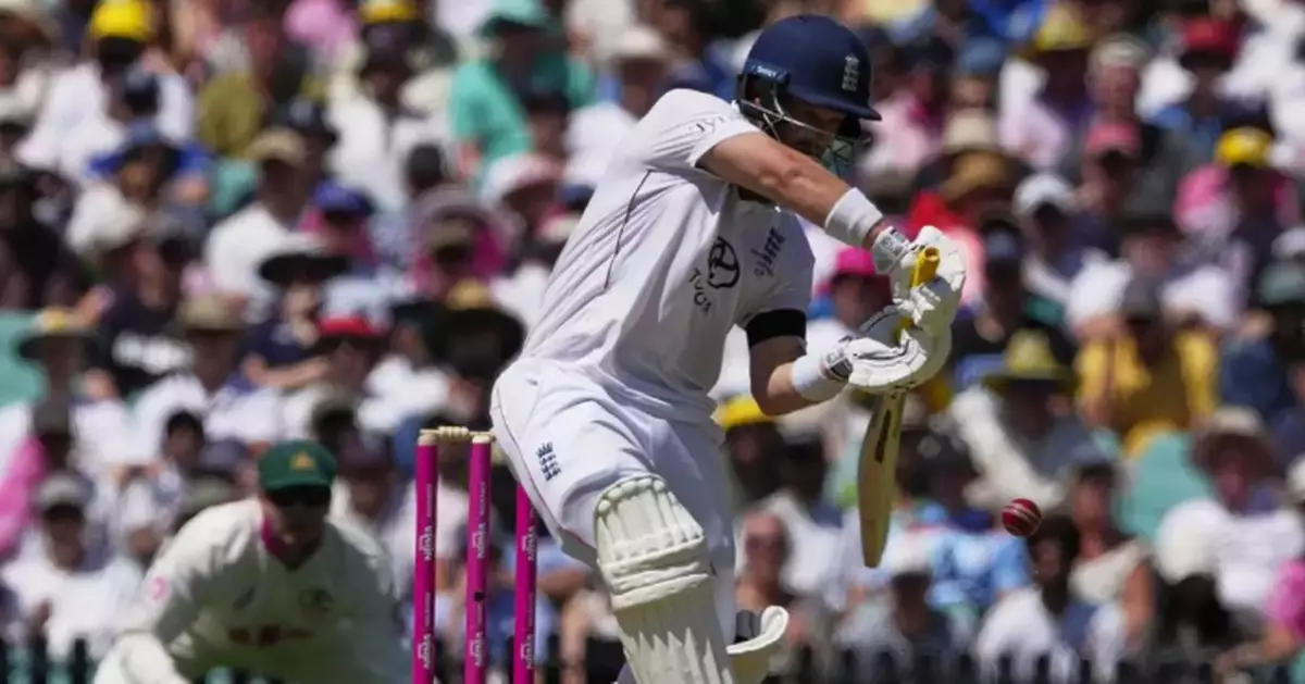 England 114-3 at lunch on Day 1 of final Ashes test after Bondi tribute at Sydney Cricket Ground