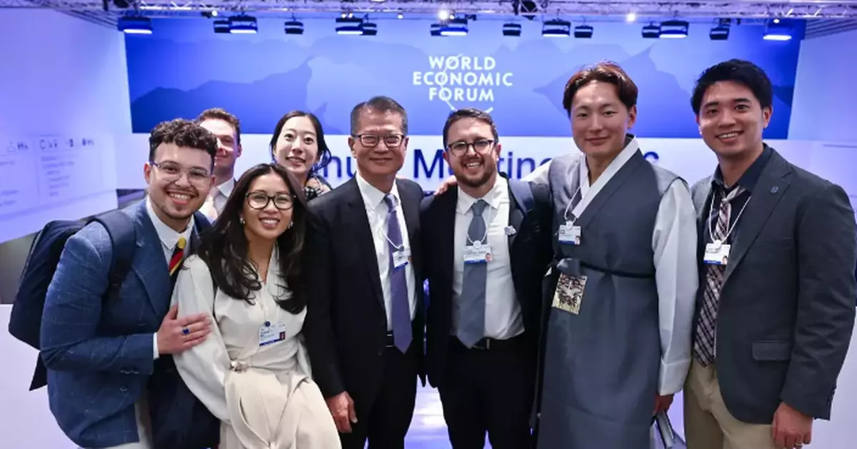 Paul Chan Engages with Oman’s Economy Minister at World Economic Forum in Davos to Discuss Cooperation and Investment