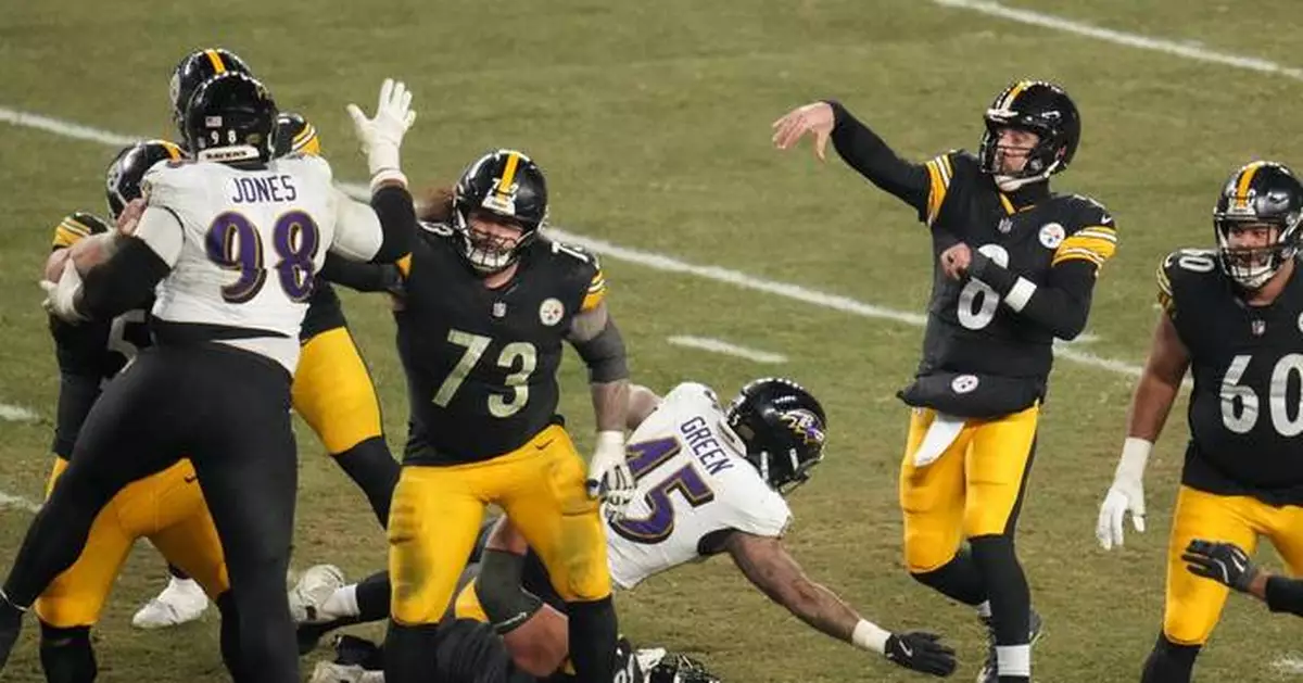 Rodgers and Steelers win AFC North, beating Ravens 26-24 after Loop misses kick at buzzer