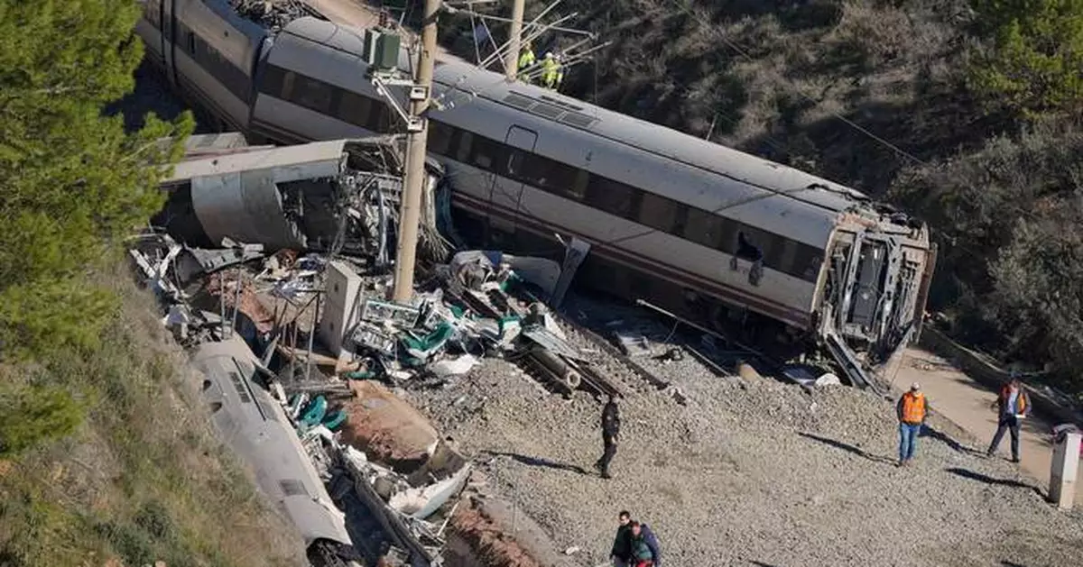 'Miracle' 6-year-old girl is the only member of her family to survive Spanish train wreck