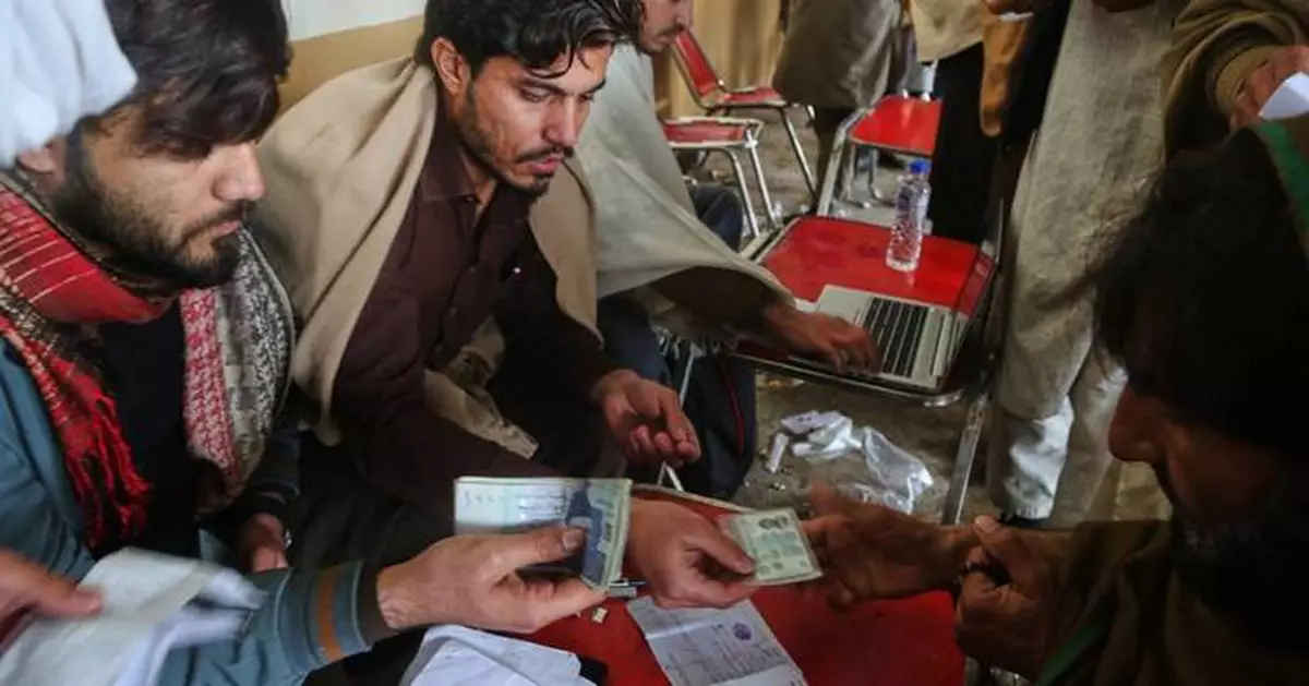 Tens of thousands flee northwest Pakistan over fears of military operation