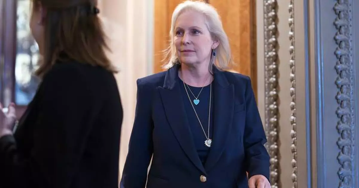 Senators launch a cross-party effort to end stock trading by lawmakers