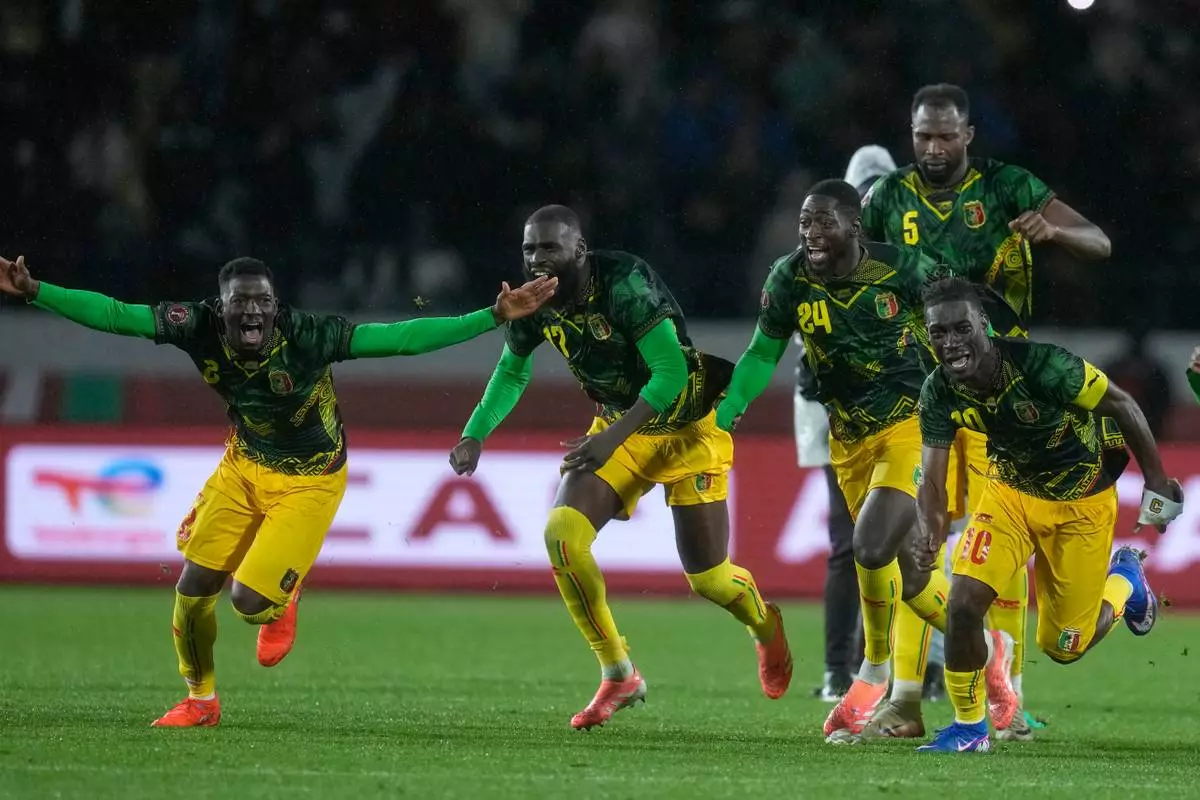 Mali players celebrate after the penalty shootout og the Africa Cup of Nations best of 16 soccer match between Mali and Tunisia in Casablanca, Morocco, Saturday, Jan. 3, 2026. (AP Photo/Themba Hadebe)