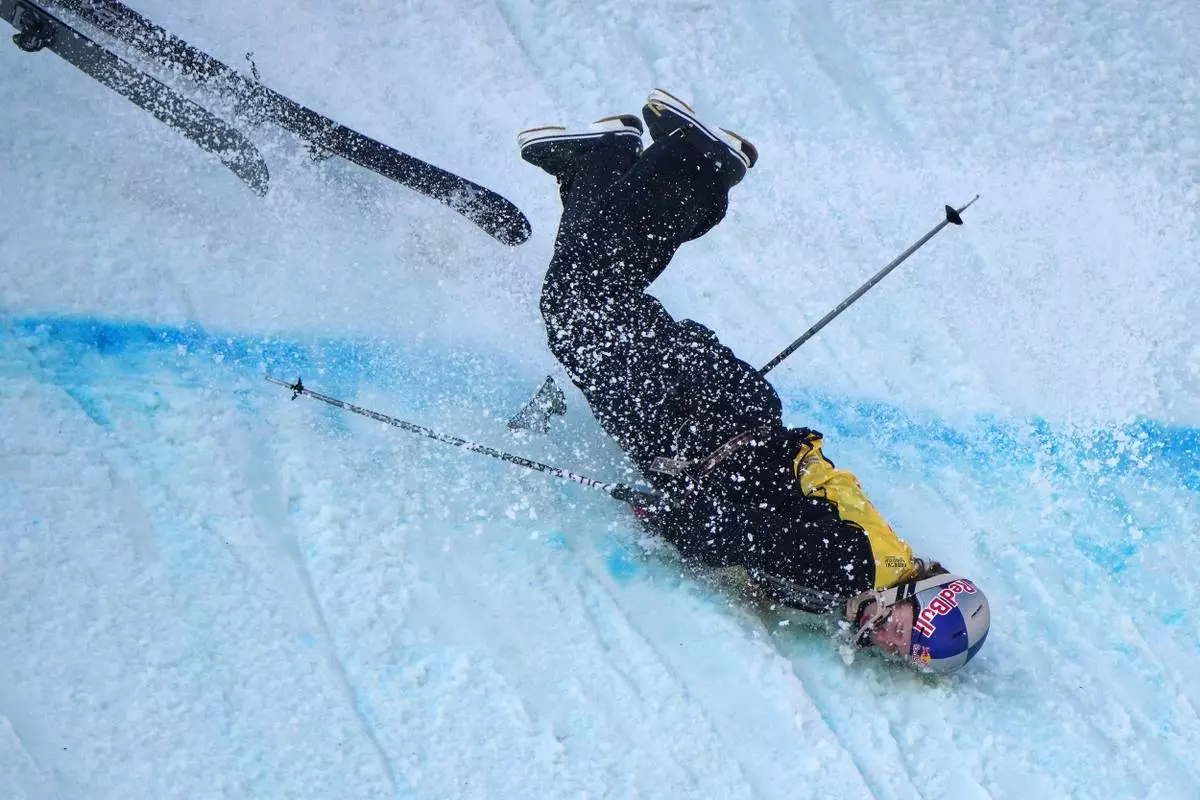 FILE - Britain's Kirsty Muir crashes during the women's freeski big air final at the FIS Snowboard &amp; Freeski World Cup 2025 in Beijing, Dec. 6, 2025. (AP Photo/Andy Wong, File)