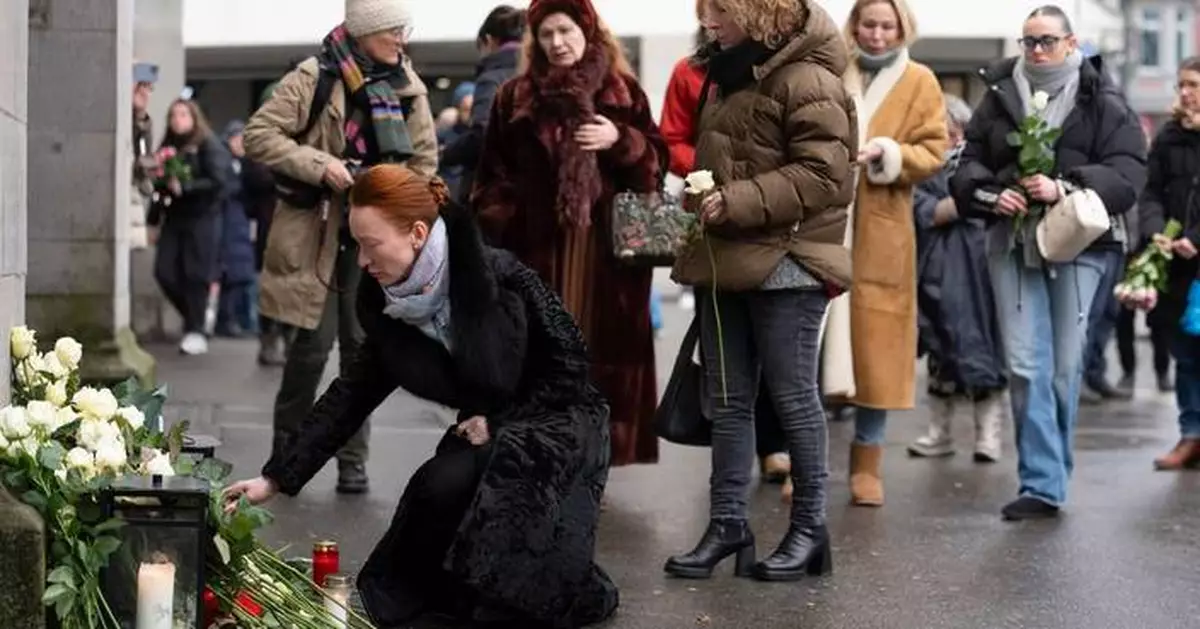 Pope meets families of young Italian victims of the Swiss Alps bar fire