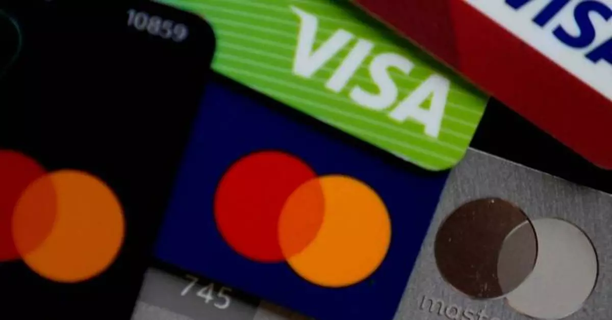 Trump pushes a 1-year, 10% cap on credit card interest rates and banks balk