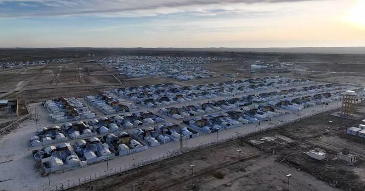 Supplies running out at Syria's al-Hol camp as clashes block aid deliveries