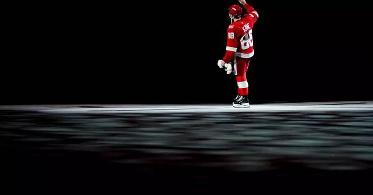 Patrick Kane scores twice to reach 500 goals in Red Wings' 5-1 win over Canucks