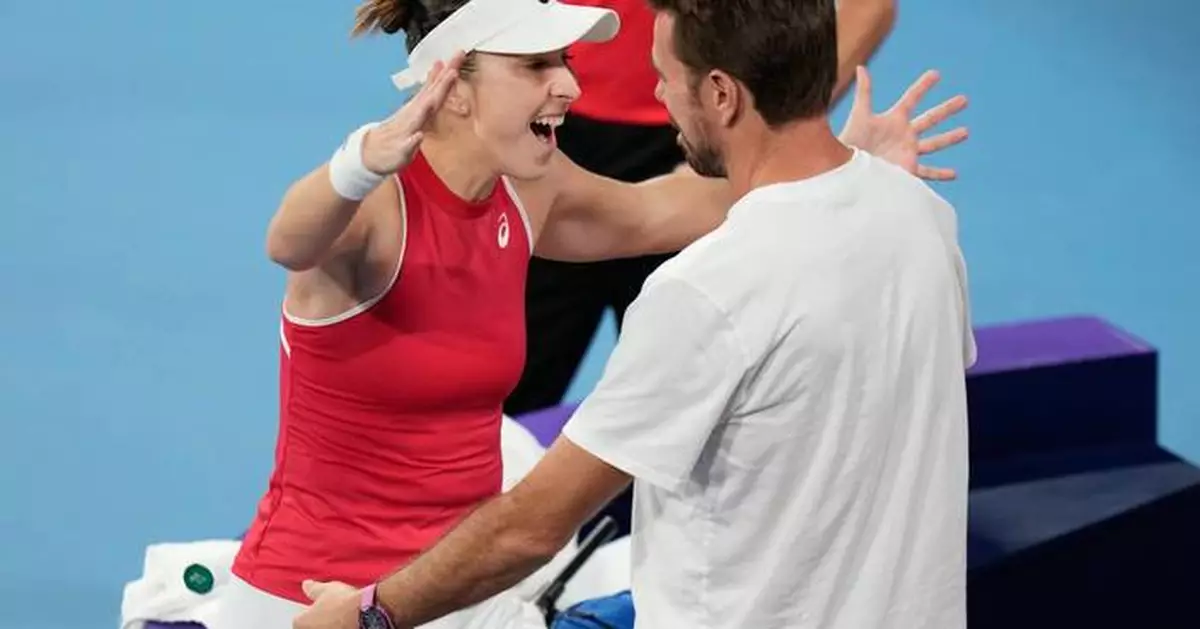 Poland overcomes Świątek defeat to Bencic and rallies to beat Switzerland in United Cup final