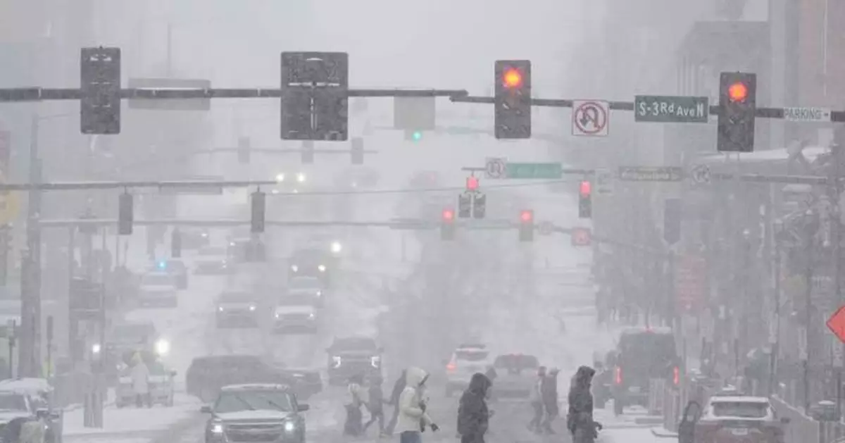 People brace themselves for the winter storm moving across the US, in photos
