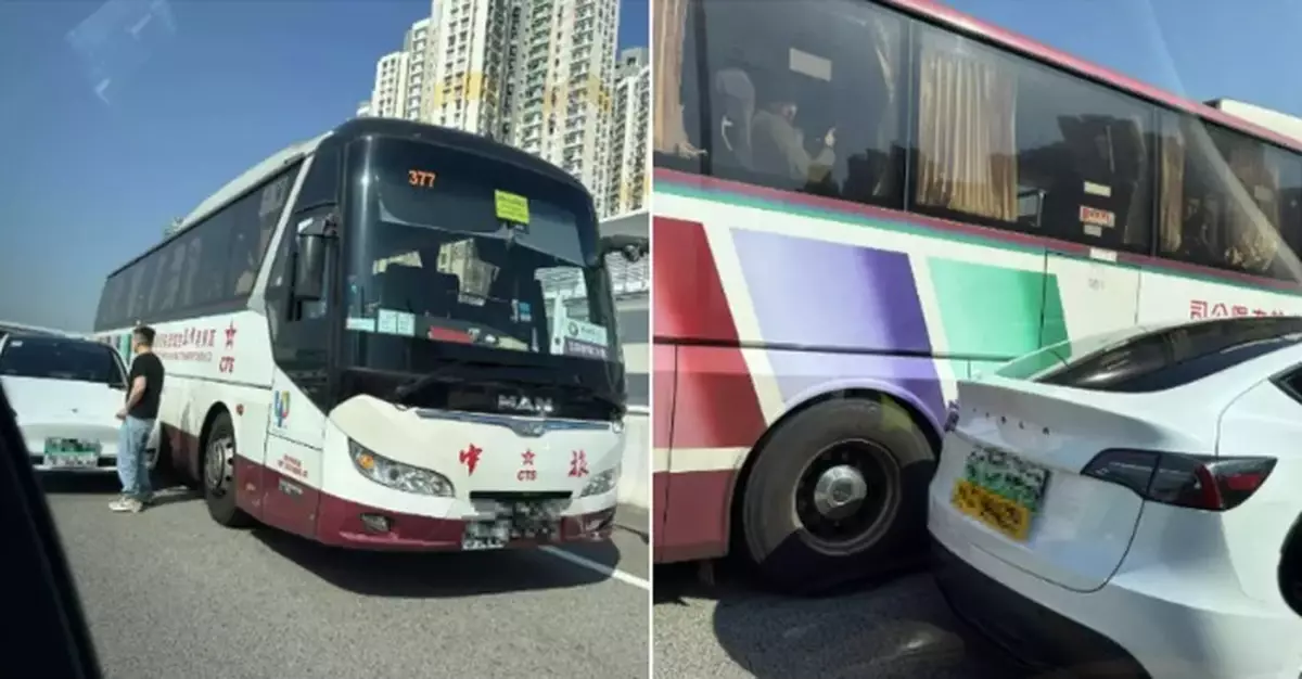A Southbound Private Car from Guangdong Collided with a Tour Bus in Tsing Yi with No One Injured