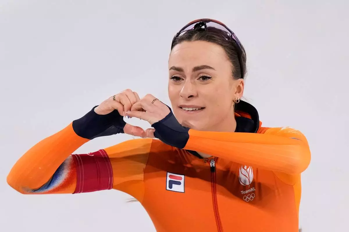 Femke Kok of the Netherlands celebrates winning the gold medal in the women's 500 meters speedskating race at the 2026 Winter Olympics, in Milan, Italy, Sunday, Feb. 15, 2026. (AP Photo/Luca Bruno)