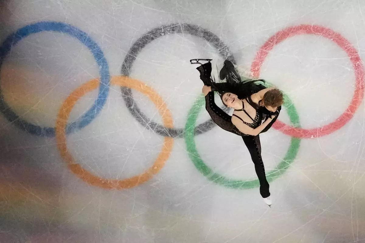 llison Reed / Saulius Ambrulevicius of Lituania perform during an exhibition gala at the 2026 Winter Olympics, in Milan, Italy, Saturday, Feb. 21, 2026. (AP Photo/Christophe Ena)