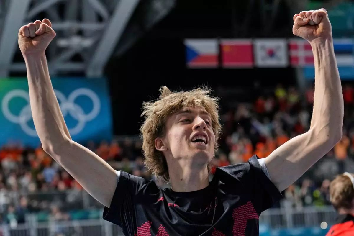 Metodej Jilek of Czechia celebrates winning the gold medal in the men's 10,000 meters speedskating race at the 2026 Winter Olympics, in Milan, Italy, Friday, Feb. 13, 2026. (AP Photo/Luca Bruno)