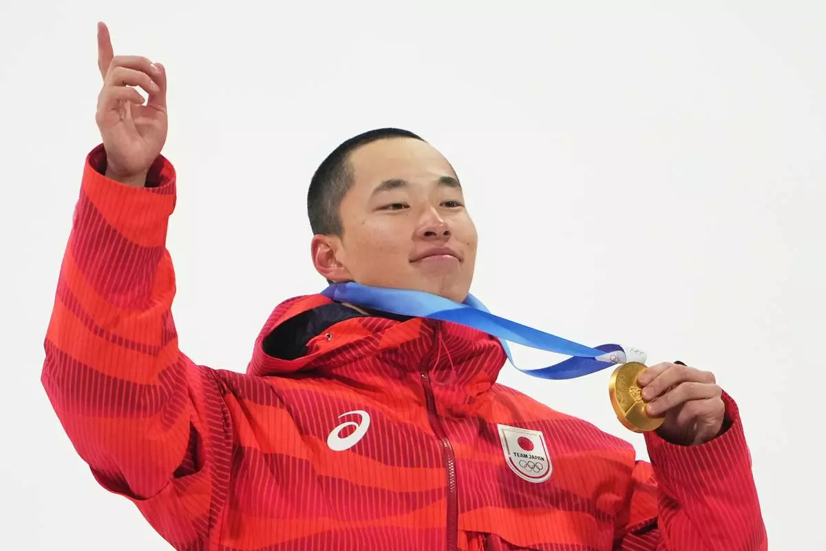 Gold medalist Japan's Kira Kimura celebrates with his medal after the men's snowboarding big air finals at the 2026 Winter Olympics, in Livigno, Italy, Saturday, Feb. 7, 2026. (AP Photo/Lindsey Wasson)