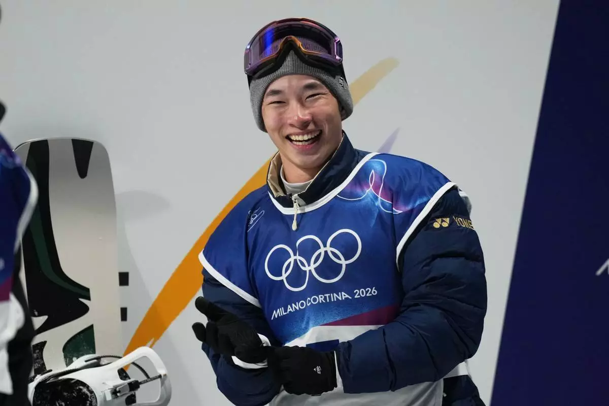 Japan's Kira Kimura celebrates winning the men's snowboarding big air finals at the 2026 Winter Olympics, in Livigno, Italy, Saturday, Feb. 7, 2026. (AP Photo/Abbie Parr)