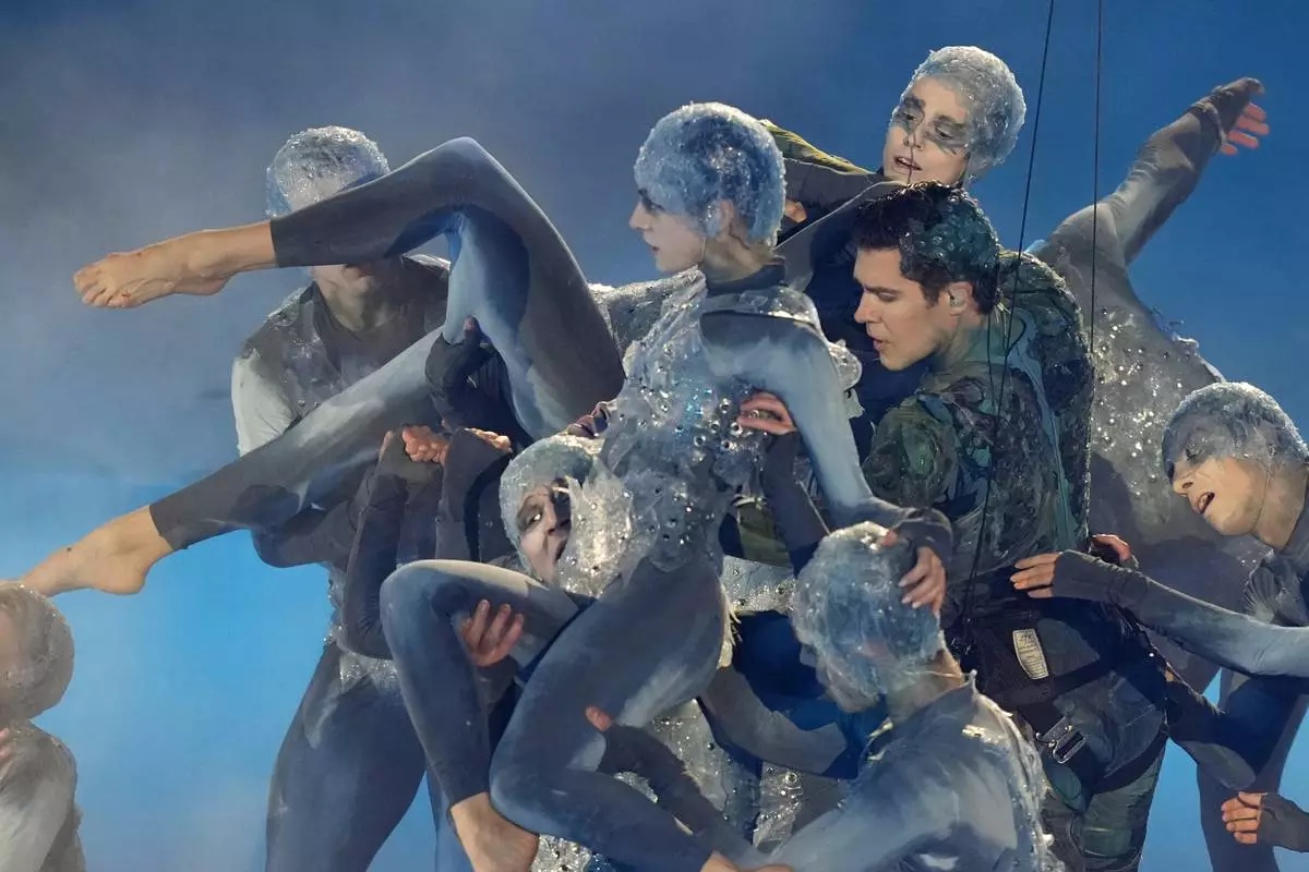 Italian dancer Roberto Bolle performs during the closing ceremony of the 2026 Winter Olympics, in Verona, Italy, Sunday, Feb. 22, 2026. (AP Photo/Antonio Calanni)