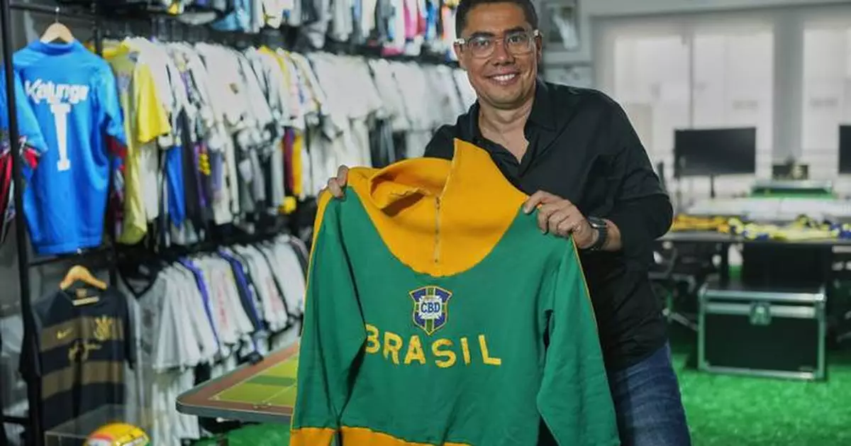 Pelé's 1966 World Cup jacket draws new fans after Bad Bunny wears it at concerts in Brazil