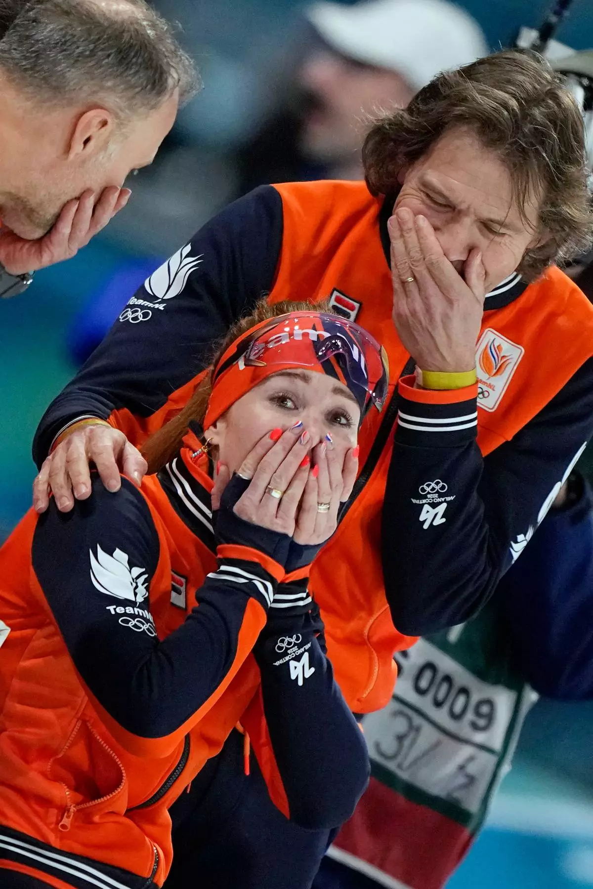 Antoinette Rijpma-de Jong of the Netherlands celebrates winning the gold medal with her coach Gerard van Velde, right, after the women's 1500 meters speedskating race at the 2026 Winter Olympics, in Milan, Italy, Friday, Feb. 20, 2026. (AP Photo/Ben Curtis)