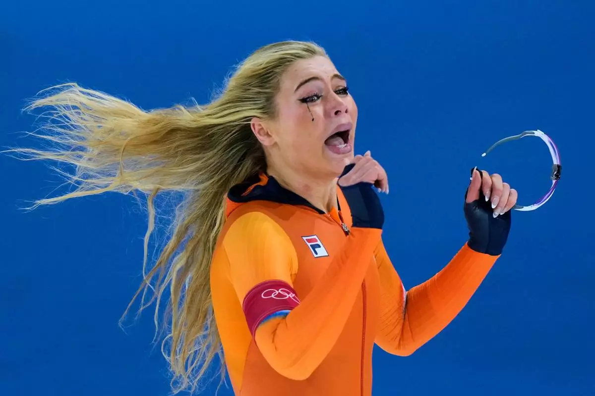 Jutta Leerdam of the Netherlands celebrates winning the gold medal in the women's 1,000 meters speedskating race at the 2026 Winter Olympics, in Milan, Italy, Monday, Feb. 9, 2026. (AP Photo/Luca Bruno)