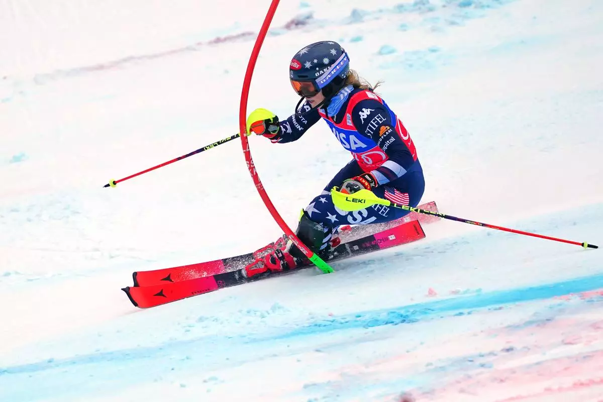United States' Mikaela Shiffrin speeds down the course to win an alpine ski, women's World Cup slalom, in Spindleruv Mlyn, Czech Republic, Sunday, Jan. 25, 2026. (AP Photo/Pier Marco Tacca)