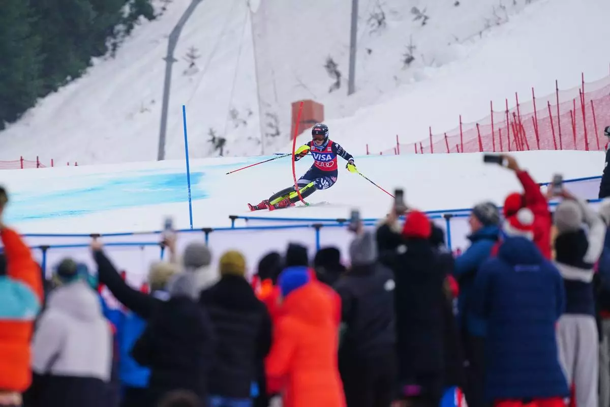 United States' Mikaela Shiffrin speeds down the course to win an alpine ski, women's World Cup slalom, in Spindleruv Mlyn, Czech Republic, Sunday, Jan. 25, 2026. (AP Photo/Pier Marco Tacca)