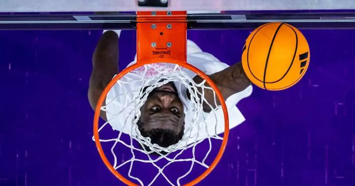 Stirtz scores 22 as Iowa beats Washington 84-74, extends win streak to 5 games