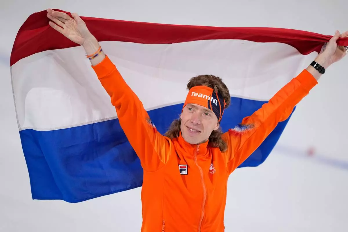 Jorrit Bergsma of the Netherlands celebrates winning the bronze medal in the men's 10,000 meters speedskating race at the 2026 Winter Olympics, in Milan, Italy, Friday, Feb. 13, 2026. (AP Photo/Ben Curtis)