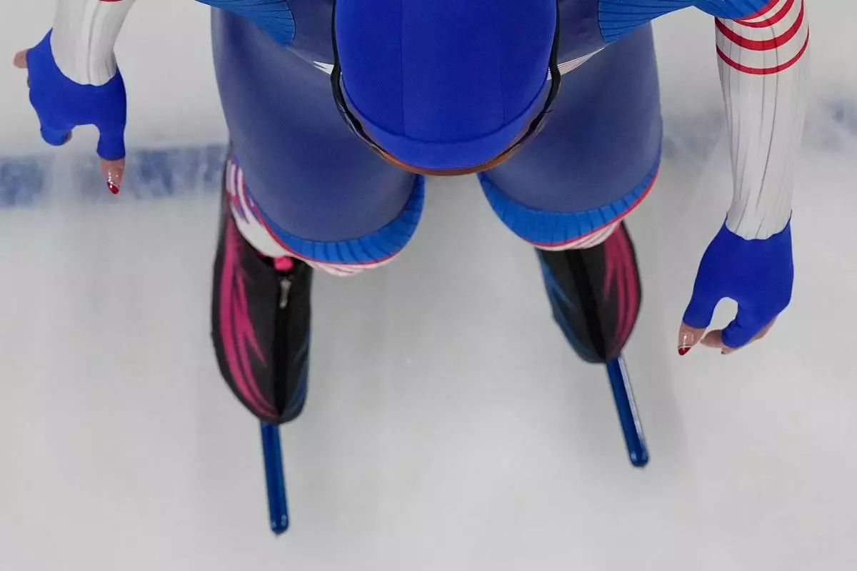 Sarah Warren of the United States takes the start of the speed skating women's 500m at the 2026 Winter Olympics, in Milan, Italy, Sunday, Feb. 15, 2026. (AP Photo/Christophe Ena)