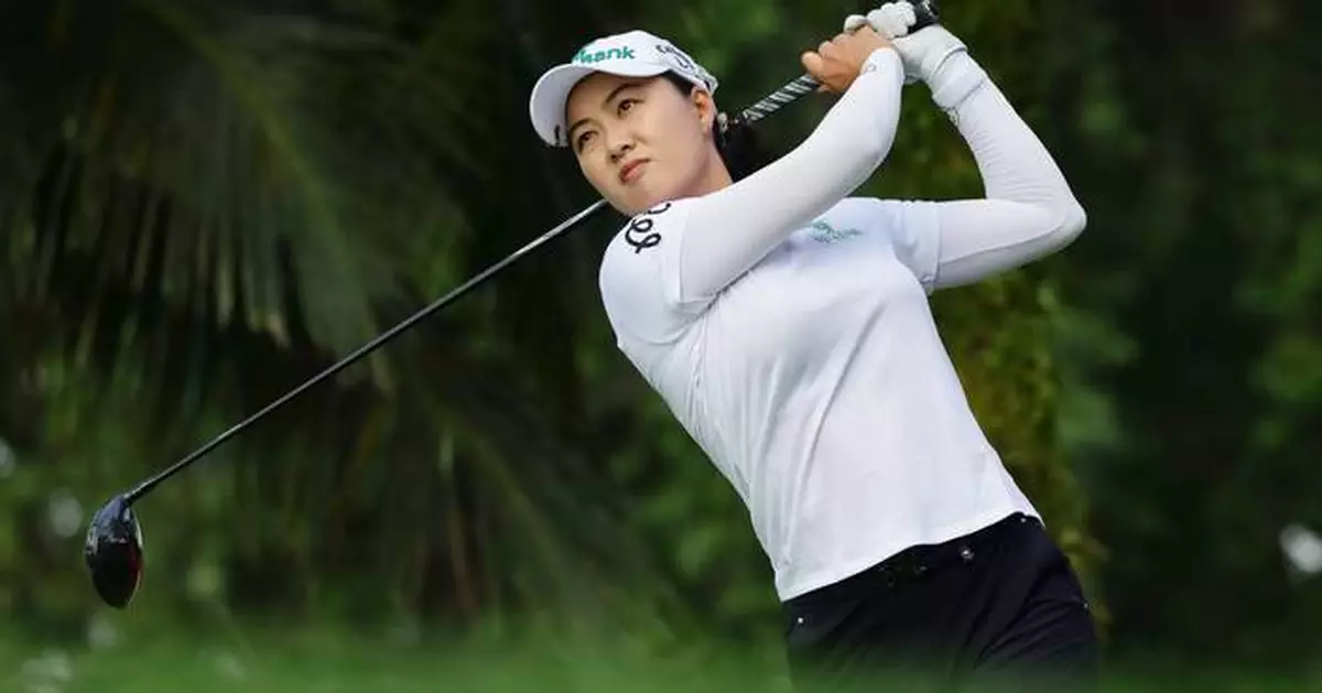 3-time major winner Minjee Lee moves up the LPGA Singapore leaderboard with a 64