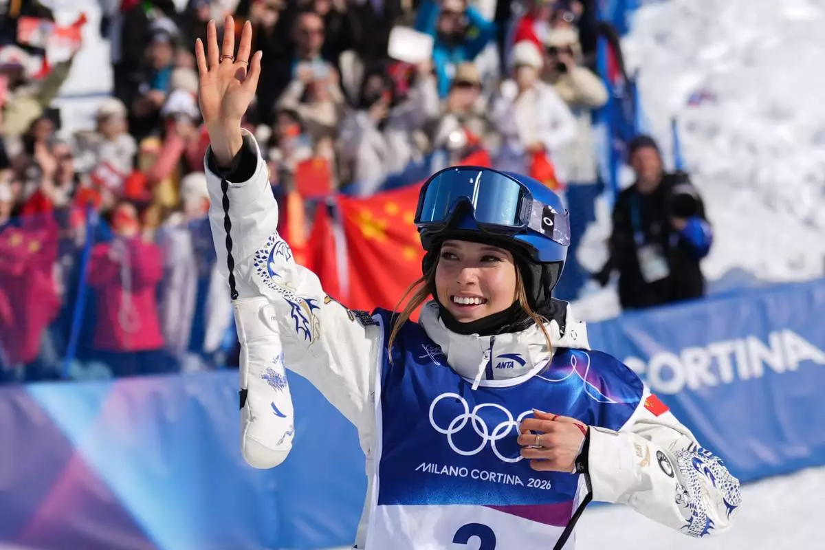 Gold medalist China's Eileen Gu celebrates winning the women's freestyle skiing halfpipe final at the 2026 Winter Olympics, in Livigno, Italy, Sunday, Feb. 22, 2026. (AP Photo/Abbie Parr)